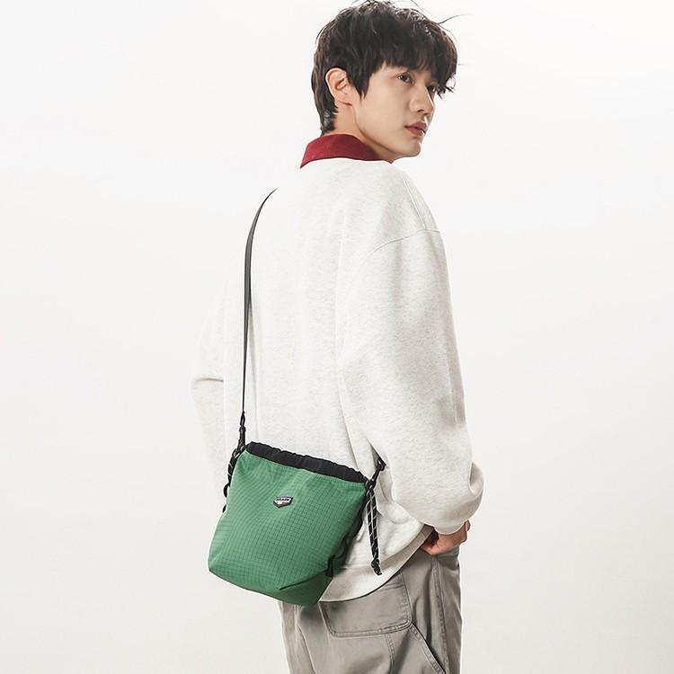 Tide brand messenger bag, men's and women's outdoor sports, girls' drawstring, bundle, color matching, one-shoulder small bucket backpack.