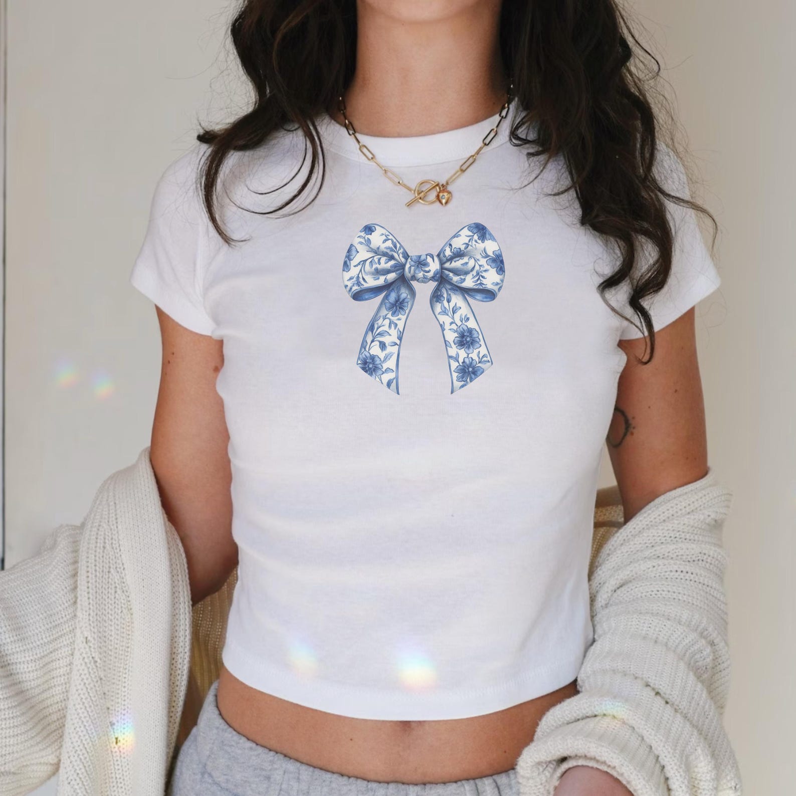 Chinoiserie Bow TShirt, Blue Coquette Bow Shirt, Y2K Baby Tee, Toile Bow T-Shirt, Chinoiserie Coquette, Blue Bow Tee, Crop Top Style Tee M