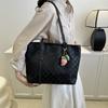 Large capacity casual PU shoulder bag 2025 new fashion pendant commuter bag simple tote bag