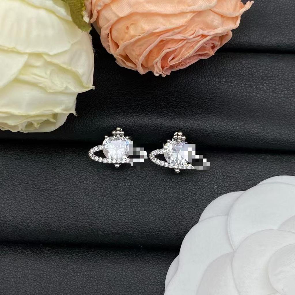 Westwood Stříbrné náušnice pecky: Módní niche design pro elegantní vzhled