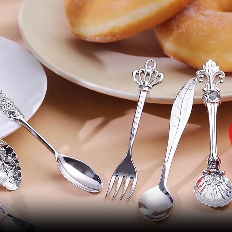 6pcs Vintage Spoons Fork Royal Style Gold Carved Coffee Tea Spoon Snacks Fruit Prikkers Dessert Fork Cutlery Set Kitchen Tool