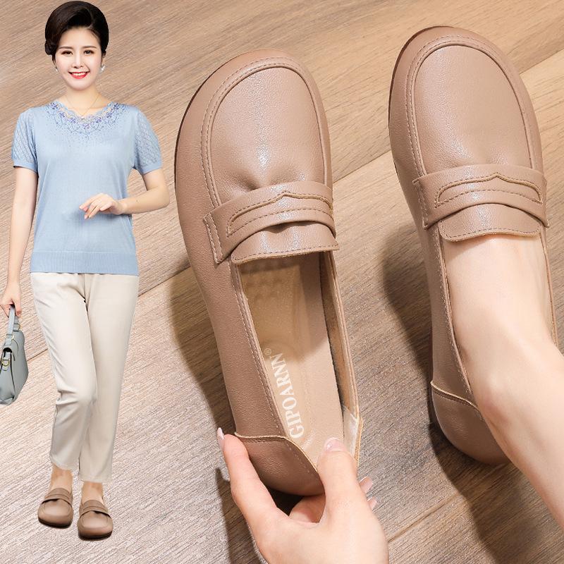 

2025 New Soft Sole Leather Flats for Middle-Aged Women: Non-Slip, Comfortable Spring & Autumn Shoes 40