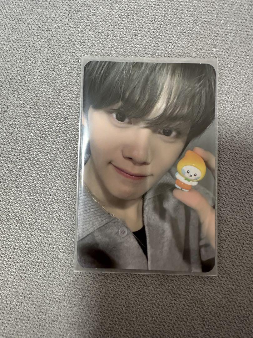 

[USED] ZB1 Gyubin Zeroni Fruit Costume Figure Bonus Trading Card