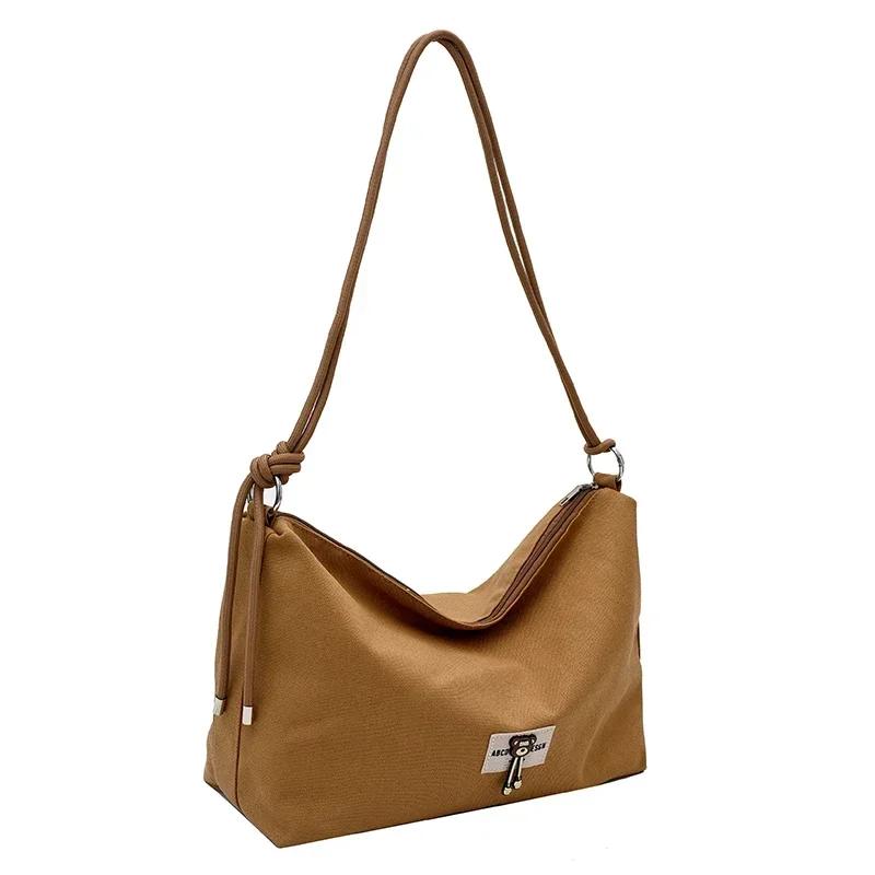 Large capacity feminine bag  portable and versatile  casual and fashionable  retro shoulder bag in fashion  new