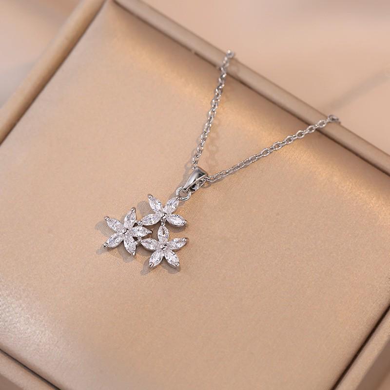 Women's Fashion Heart Pendant Necklace - Elegant, Simple Design, Versatile Clavicle Chain Jewelry
