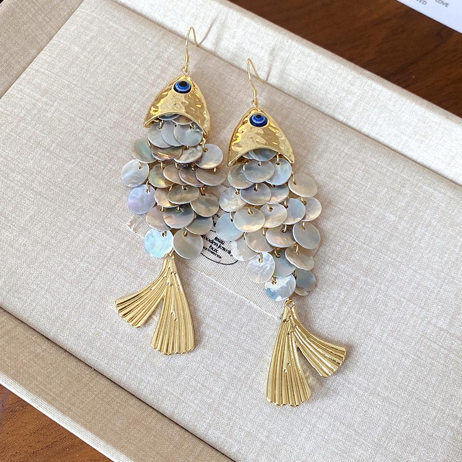 New Chinese carp shell pendant, ear hook, retro fashion temperament, versatile earrings, light luxury and high-end earrings.