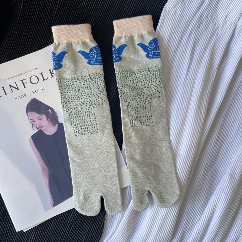 Trendy Japanese Multi-Color Jacquard Floral Tabi Socks - Cute Split-Toe Mid-Calf Design