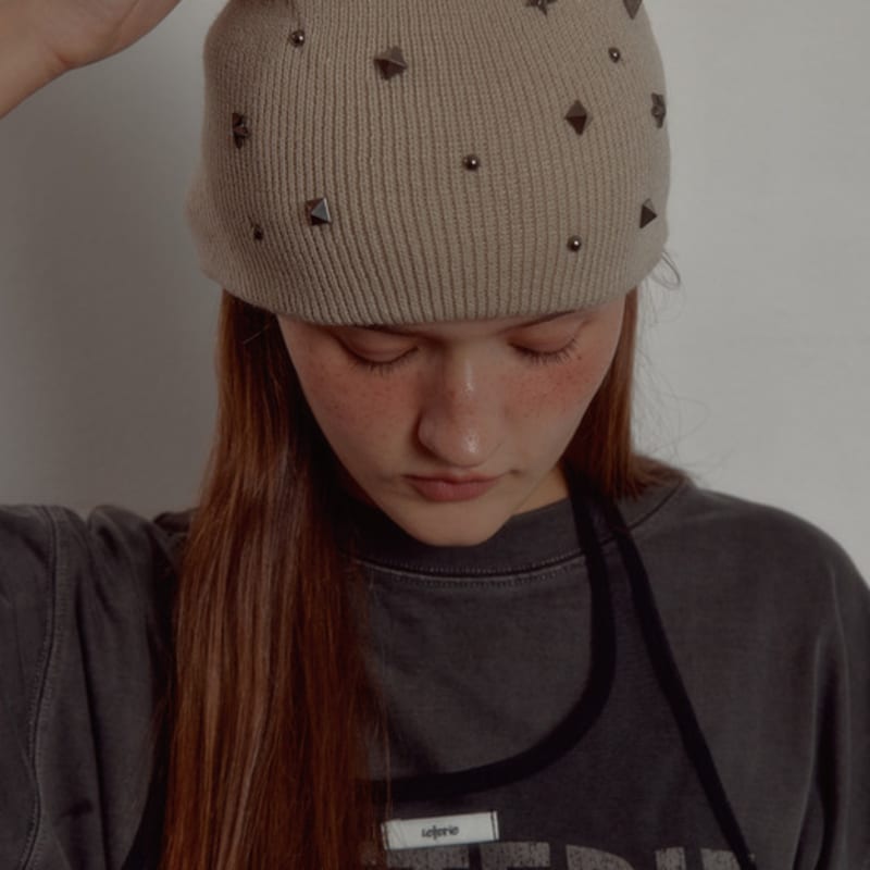 

leterie SHAPE STUD BEANIE_BEIGE BEIGE