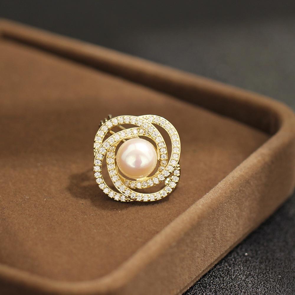 Zarte und schlichte, mit Steinen besetzte Einzelperlen-Anstecknadel, Blumenform, vielseitiges Temperament, exquisite kleine Brosche, Damenschmuck