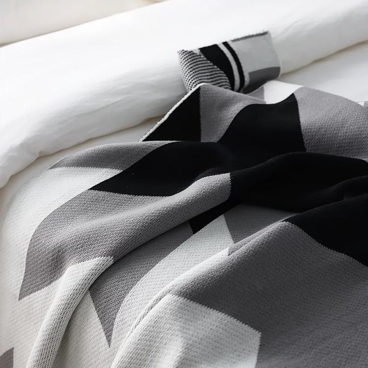 Nordic Geometric Black-White-Grey Knitted Throw Blanket - Thickened Sofa AC Blanket for Nap & Couch