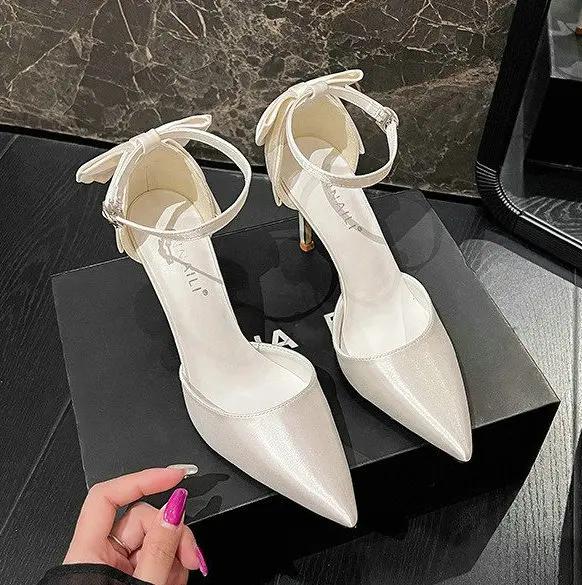 2026 Satin White Wedding Shoes Sweet Bow Bridal Shoes Elegance High Heels Bridesmaid Pumps