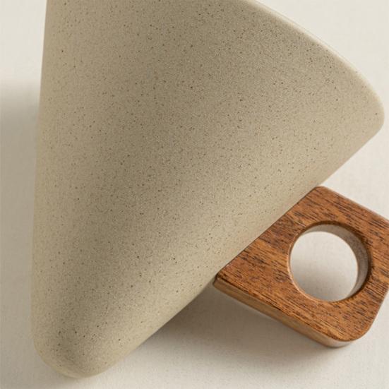 Vintage Kahve Kupası Seramik Konik Kupa Ahşap Saplı ve Tabaklı Stabil Çay Kupası Çay ve Kahve Severler İçin Eşsiz Hediye