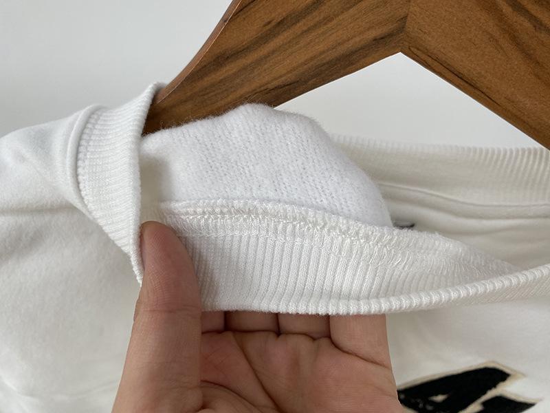Early Autumn Off-White Women's Crew Neck Fleece Sweatshirt with Hand-Cranked Embroidery