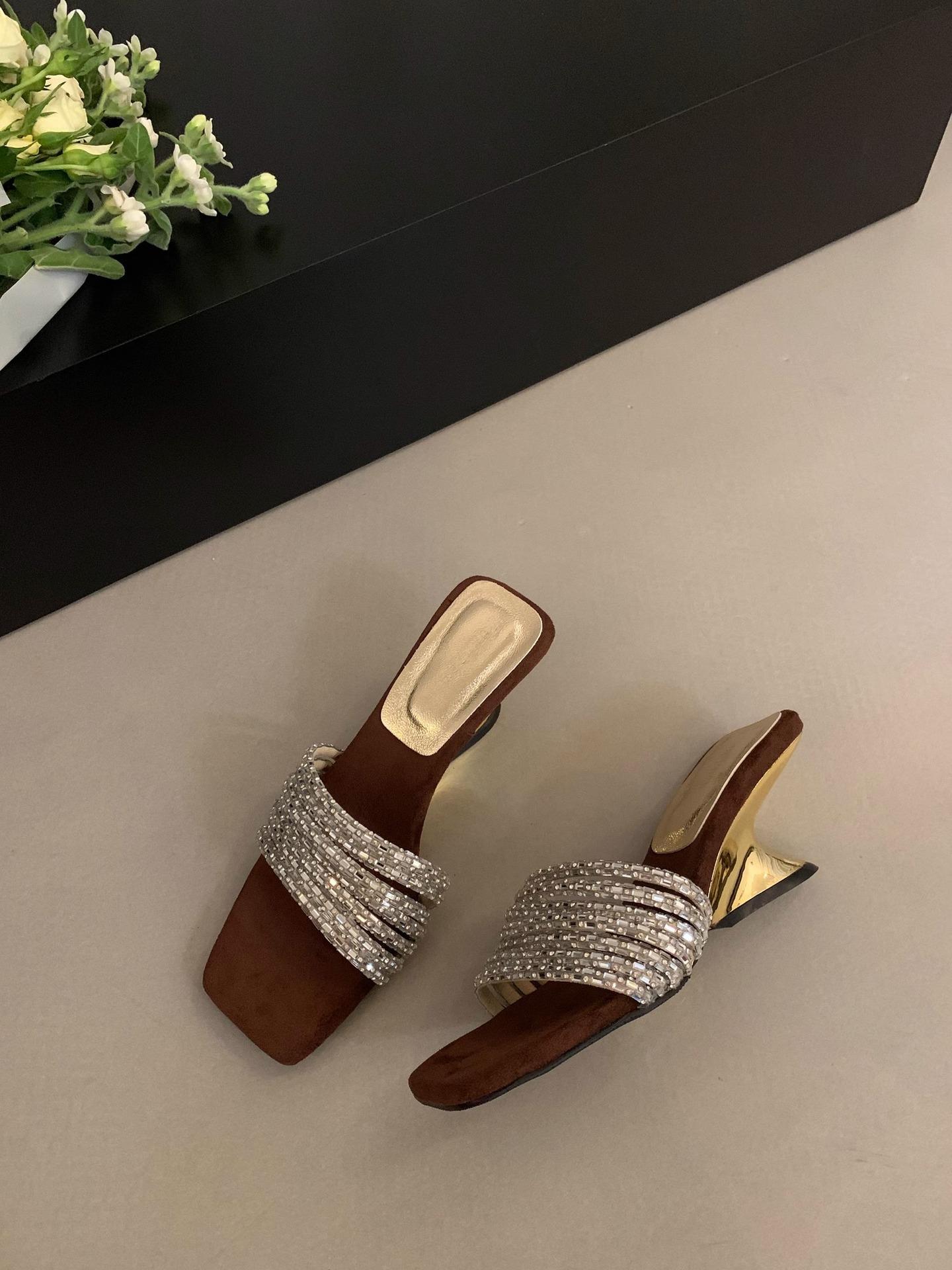 

French beautiful slope high-heeled slippers women s one-word sandals women s 2025 new rhinestone belt temperament high-heeled sandals 40 коричневый