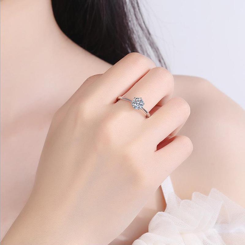 Zhoujia Sechs-Krappen S925 Silber Moissanit Ring mit Platinbeschichtung, 1 Karat, Verstellbare Größe