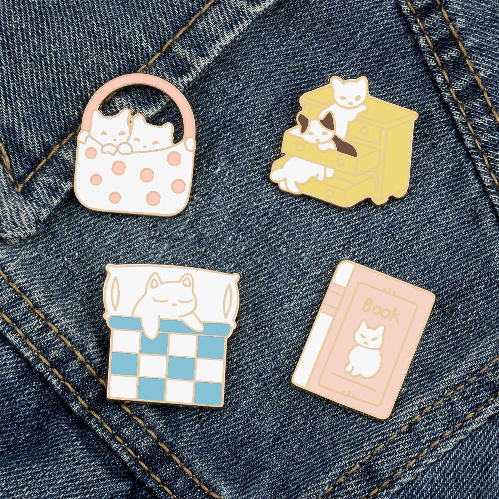 Creative Cartoon Cat Brooch: Hide-and-Seek Sleeping Cat Fashion Accessory for Clothing and Bags