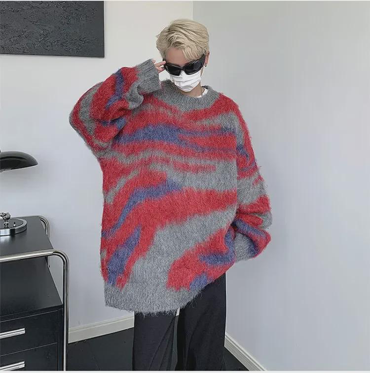 Men's Striped Mink Velvet Sweater: Trendy Japanese Style, Youthful Round Neck Pullover for Autumn and Winter.