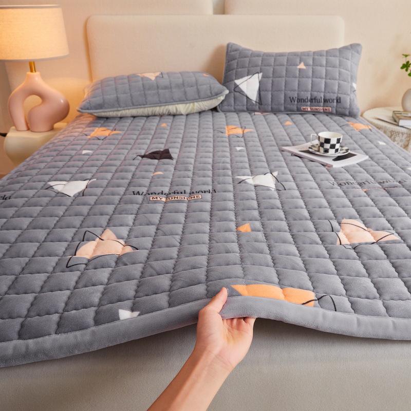 Soft Padded Winter Coral Fleece Mattress Pad with Plush Velvet Quilted Cover