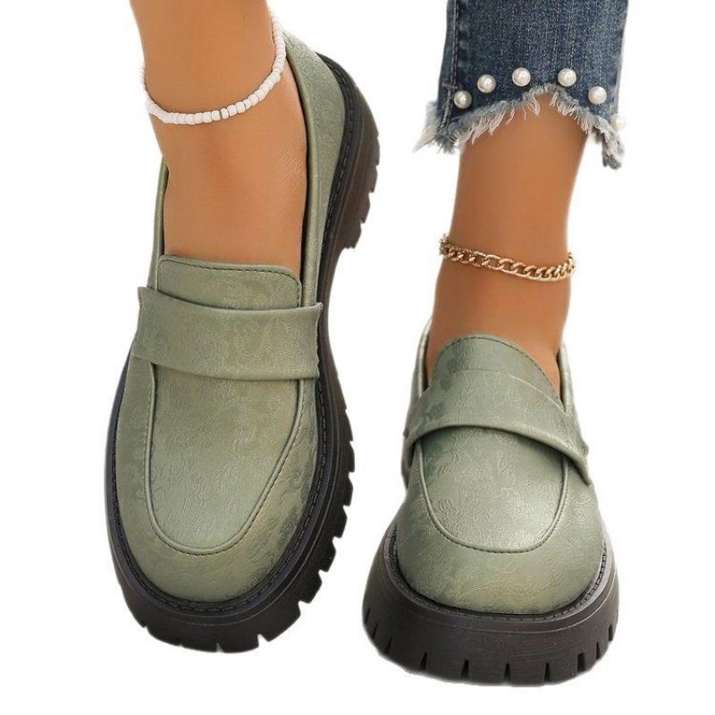Large-sized Shoes Single Shoes Loafers and Lazy Shoes On One Foot