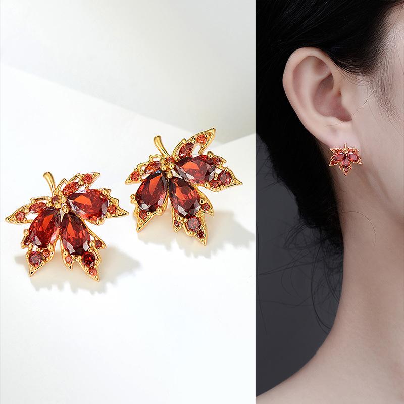 Red Gem Maple Leaf Earrings for Women Fashion Light Luxury Earrings Retro Simple Crystal Earrings Jewelry Gift