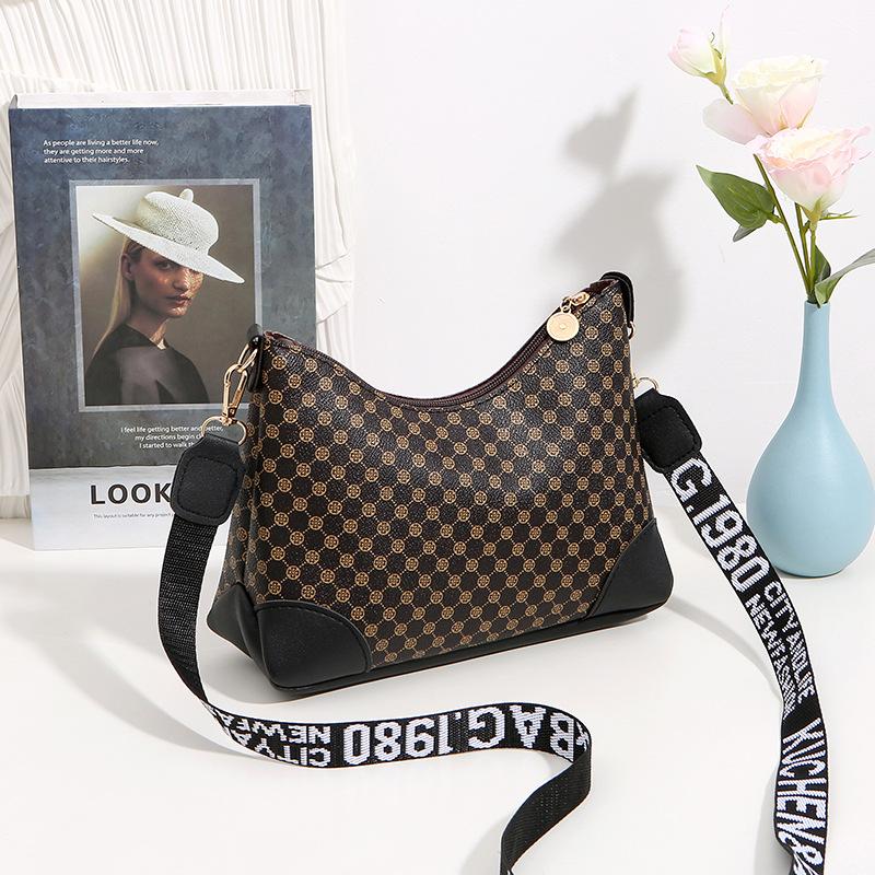Printed women's bag, armpit bag, autumn and winter new fashion messenger bag, retro and simple shoulder bucket bag, one piece.