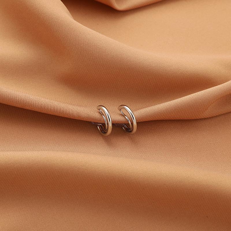 Pearl Mosquito Coil Disc Ear Clips: No-Pierce, Elegant French-Style Earrings for Women