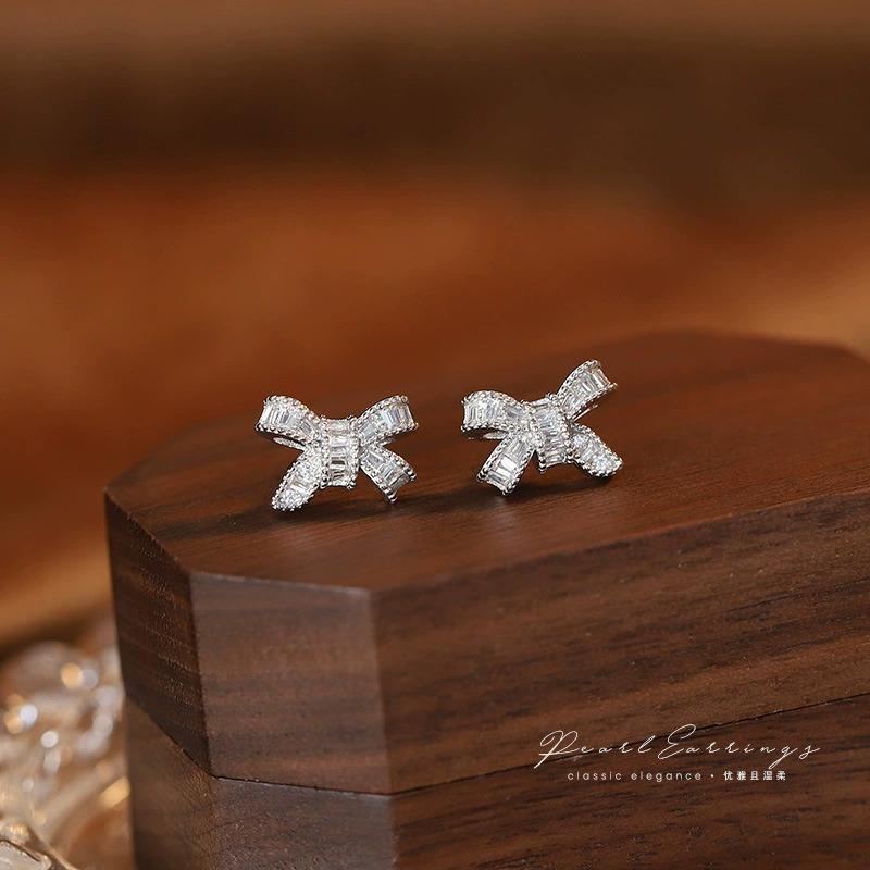 Light Luxury High-end Bow Stud Earrings Women's New Earrings Fashion Temperament Versatile Earrings