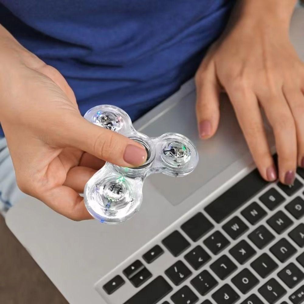 LED Licht Leuchtendes Fingerspitz-Gyroskop Kristall Elektrisches Fingerspitz-Spielzeug Leuchtender Handspinner Büro