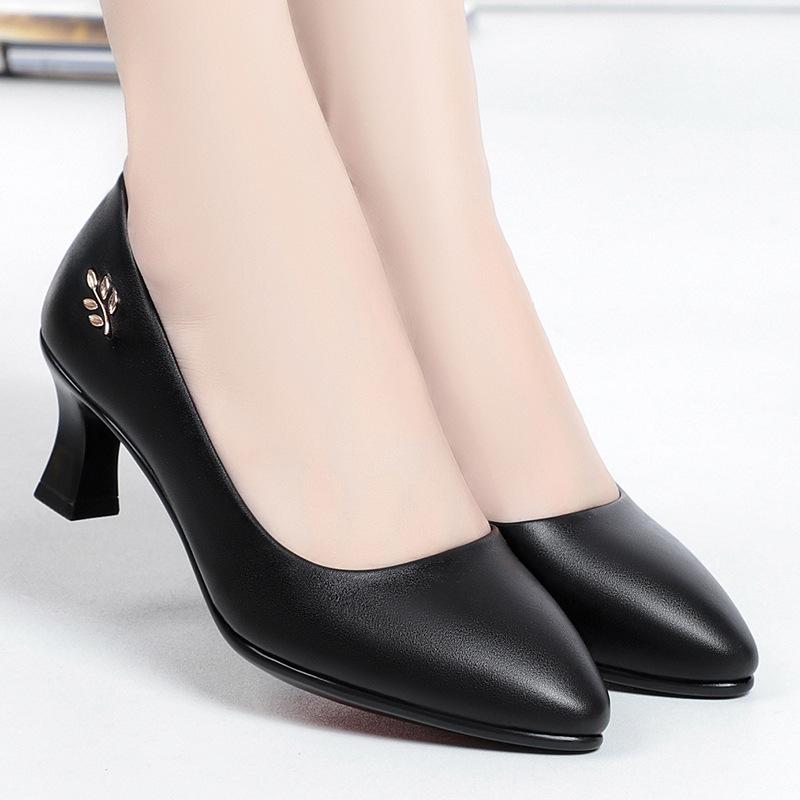 Měkké kožené dámské boty vhodné pro střední věk s tlustými a širokými chodidly, vysoké podpatky, profesionální kožené boty do práce