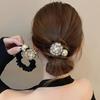 Vintage Haargummi Elegantes schwarzes Stoff-Haargummi mit funkelndem Rosendesign Ideal für Haaraccessoire, Scrunchie, Rosenblume, Haarknoten