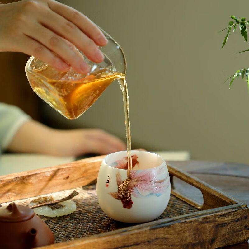 Suet Jade White Porcelain Gilt Kung Fu Master Teacup