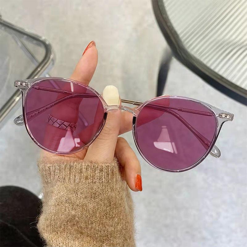 

Фотохромные очки для близорукости для женщин. Меняющие цвет линзы можно сочетать с оправами для очков в корейском стиле.