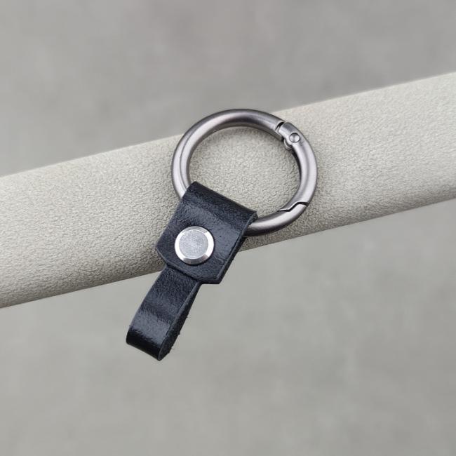 Men's Genuine Leather Car Keychain - Cowhide Creative Finger Ring Buckle with Leather Strap Pendant and Custom Spring Ring.