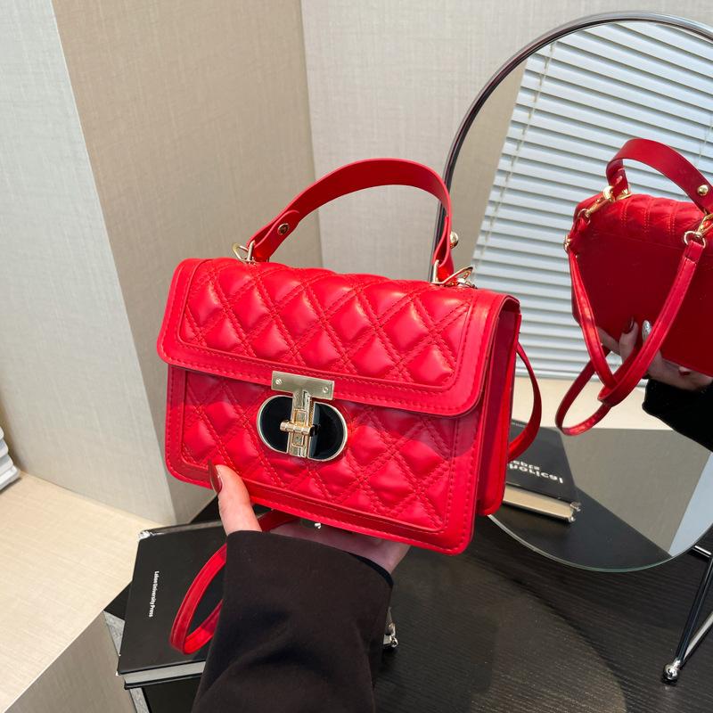 

2025 зима новая сумка женская с замком темпераментная универсальная корейская версия популярная ромбовидная маленькая квадратная сумка модная сумка-мессенджер красный