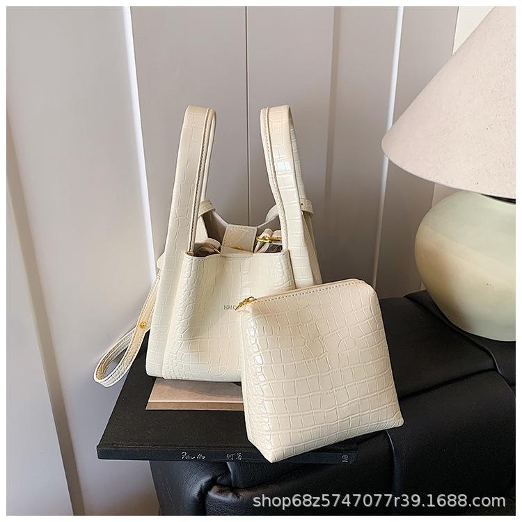 Korean Version of High-end Niche Fashion Portable Commuter Bag Women's 2025 Summer New Crocodile Pattern Crossbody Bucket Bag