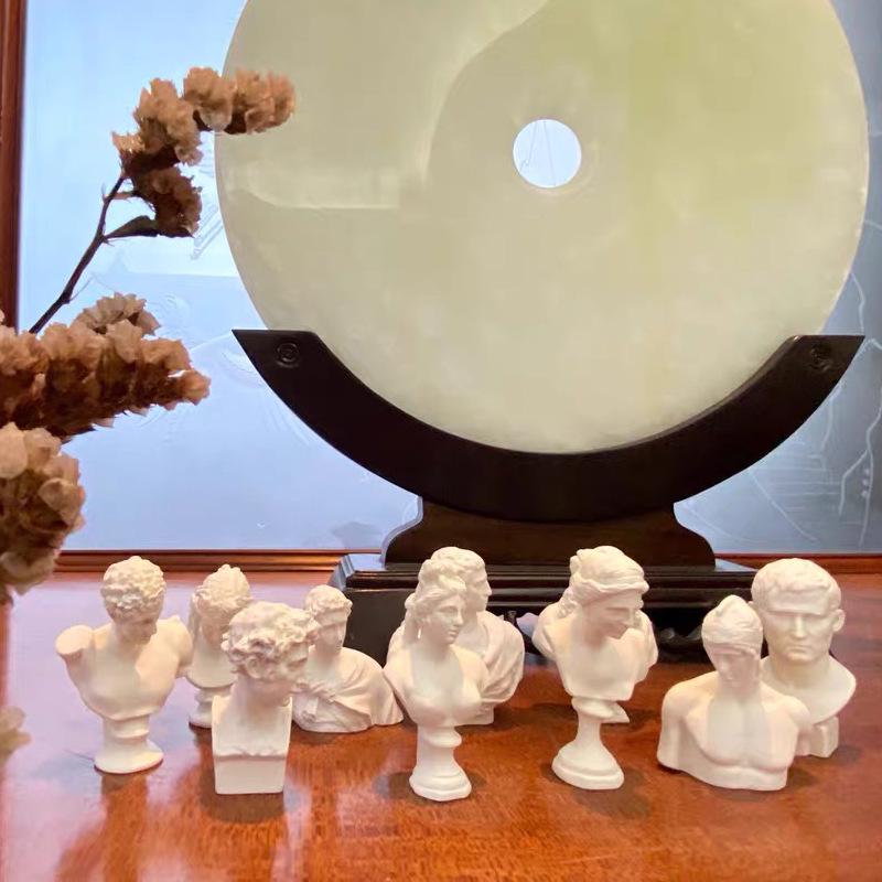 Kleine Harz-Gips-Skulptur: David & Venus Skizzenkopfmodelle