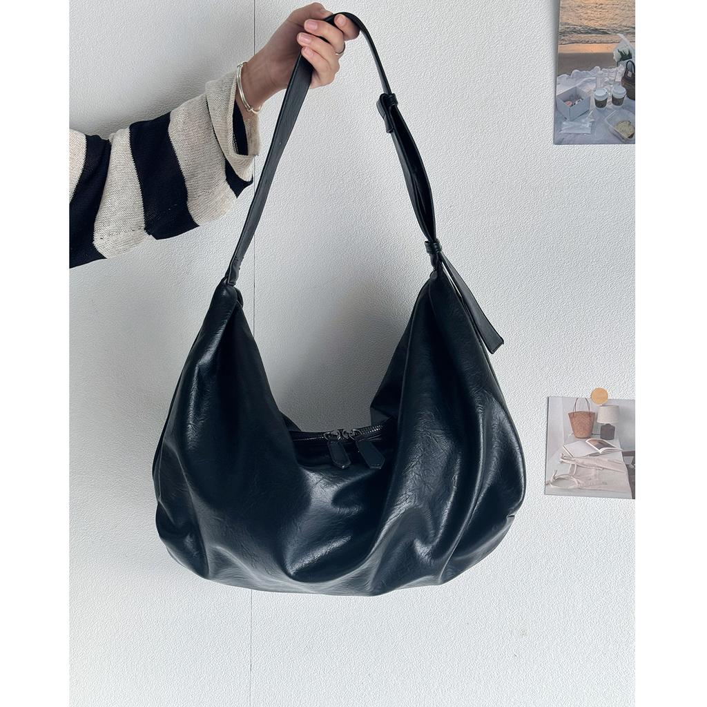 Autumn and winter new bags women's new products versatile shoulder messenger bag large capacity students commuting in class armpit tote bag