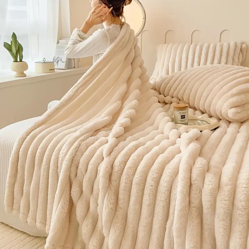 200*230cm Warm and Comfortable Flannel Blanket, Imitation Rabbit Fur Blanket, Soft and Warm Sofa Blanket, Suitable for Napping, Office, Nap Blanket