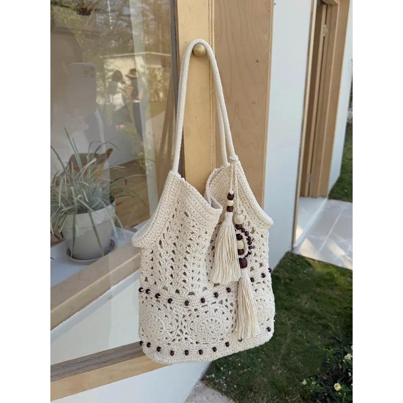 Bolsa de Ombro Tecida Estilo Pastoral Feminina com Franjas Vazadas Grande Capacidade para Férias na Praia Bolsas Tote Boêmia de Axila