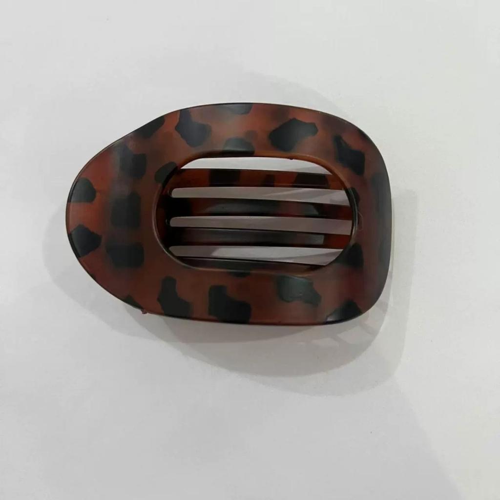 Fashion Oval Hair Claw Clip for Women New Design Leopard Matte Curved Flat Styling Barrettes Acrylic Lying Down Hair Accessories