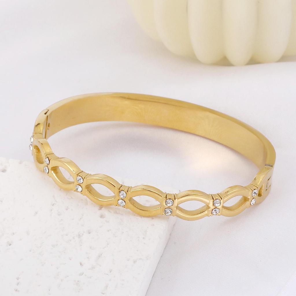 Stylish Geometric Rhinestone Stainless Steel Bracelet – Colorfast and High-Grade