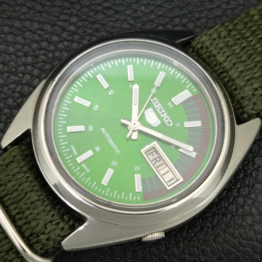 VINTAGE SEIKO 5 AUTOMATIC 7009A JAPAN MENS GREEN COLOR DIAL WATCH a708732-1