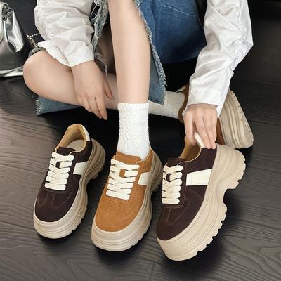 Europäische Station gefrostetes Leder Plateau Muffin Schuhe Damen Herbst Neu Vielseitig Mode Lässig Höhenerhöhung Sportschuhe Trend