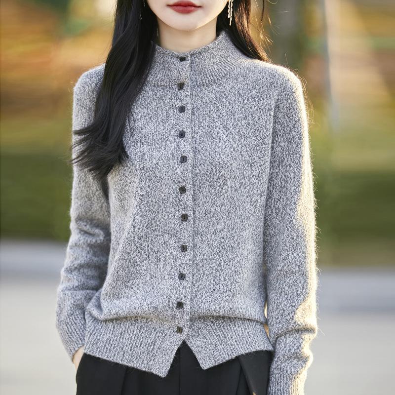 

2025 Women s Flecked Yarn Stand-up Collar Knitted Cardigan with Velvet Lining and Color Dots M 48-55kg серый