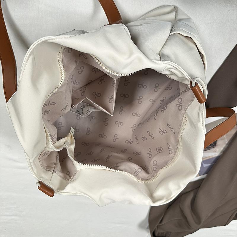 New yoga bag, single-shoulder tote bag, large-capacity, versatile for commuting, waterproof nylon bag, popular storage item