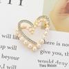 Elegant Pearl Heart Brooch: Autumn/Winter Korean Style