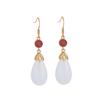 Damen Sommer 2021 Retro Chinesisches Design Ohrringe: Imitation Hetian Jade mit südlichen roten Steinen, Tropfen- und Steckerstile