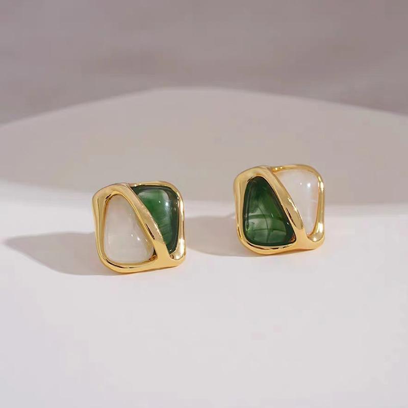 New Korean Light Luxury White Oil Dropping Love Stud Earrings For Women Fashion Elegant Metal Jewelry Gifts