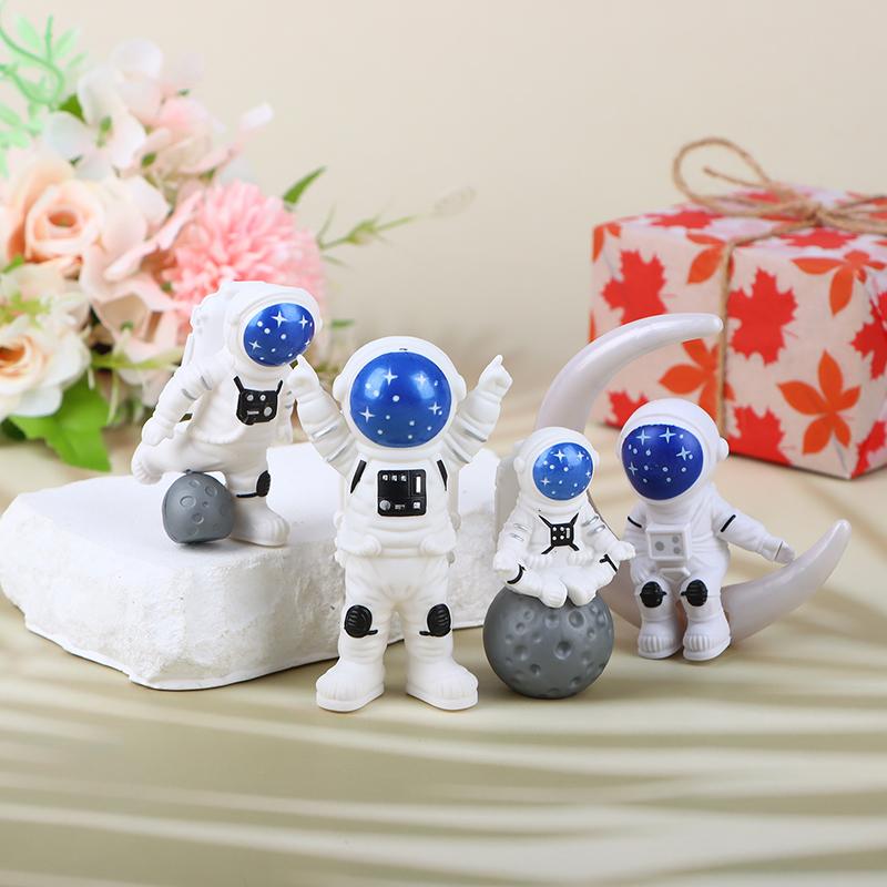 3/4Pcs Astronaut Figure Statue Figurine Spaceman Sculpture Educational Toy Desktop Home Decor Astronaut Model For Kids Gift