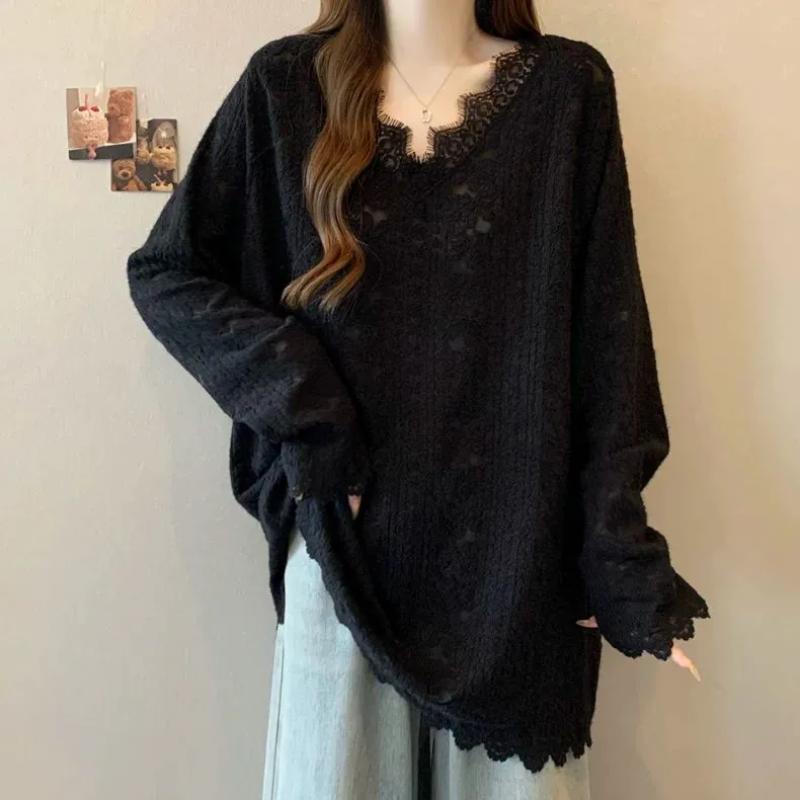 Spring Korean Style Age Reducing Versatile Hollow Out Long Sleeved Top, Loose and Slimming Lace Patchwork T-shirt for Women